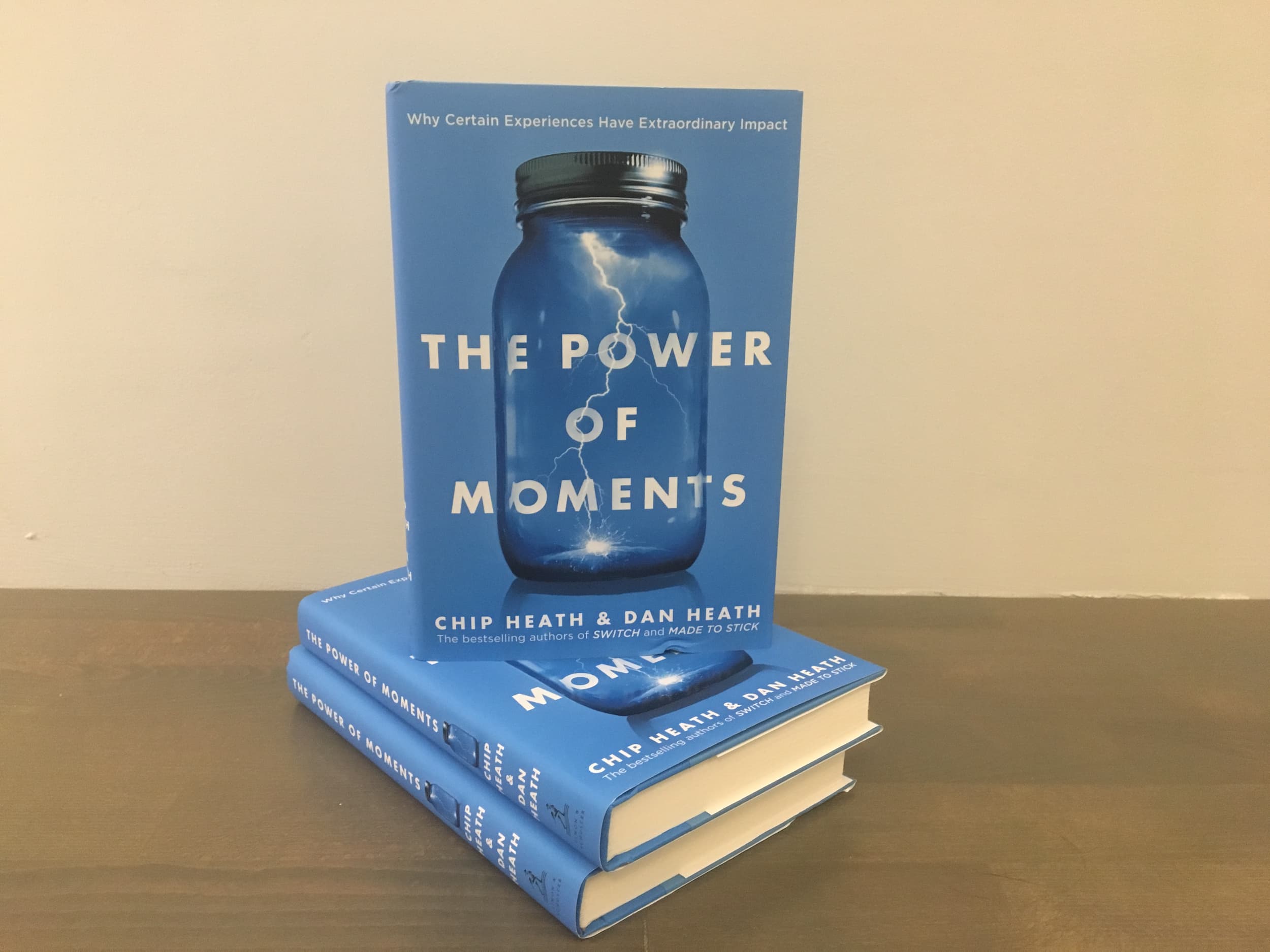 Book cover of Power of Moments by Chip and Dan Heath