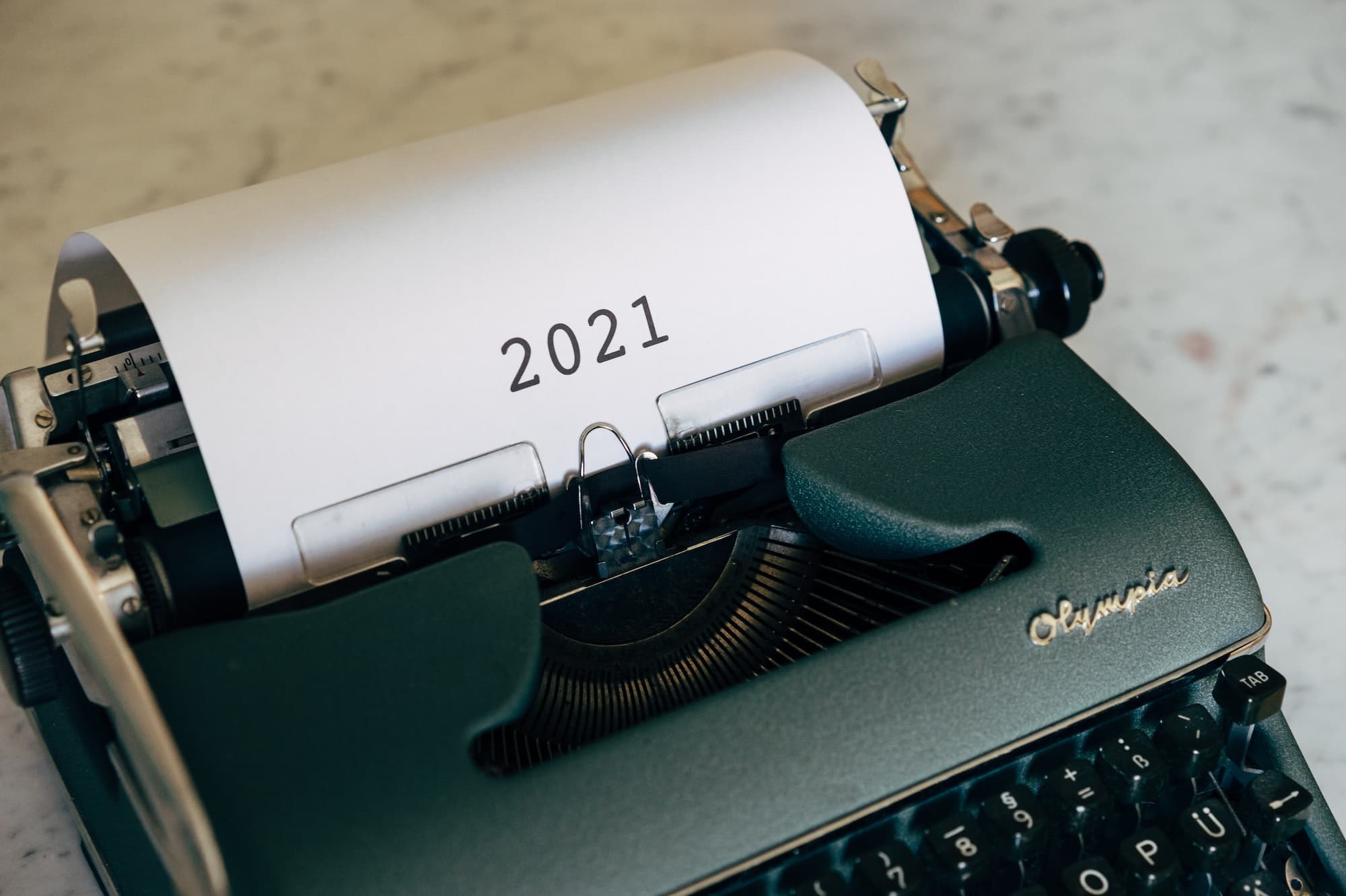 Typewriter with the words 2021 typed out on paper