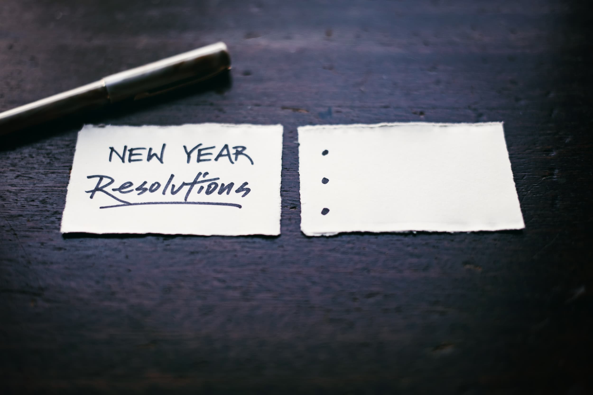 Note with the words New Year Resolutions written on it